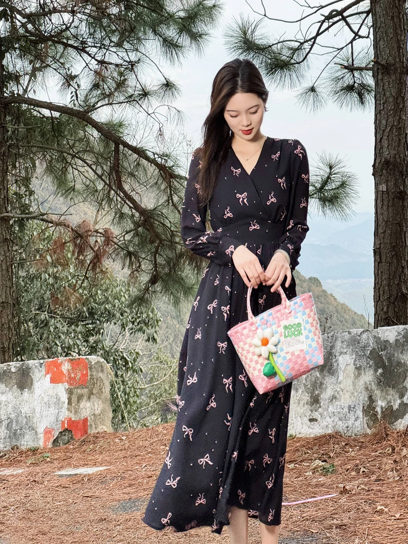 【粉色蝶恋】2025秋季法式时尚气质碎花中高腰遮肉显瘦长款连衣裙