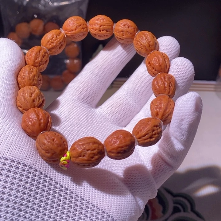 文玩核桃手串……8
