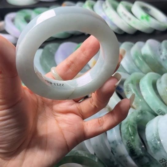 定制翡翠未镶嵌手镯