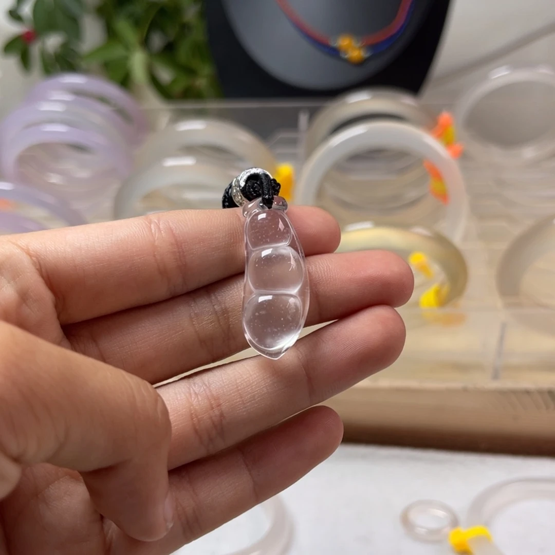 石英质玉银S925镶嵌耳钉胖**?