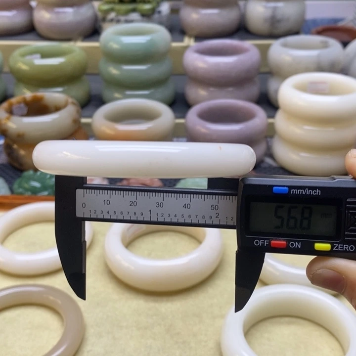 石英质玉未镶嵌手镯