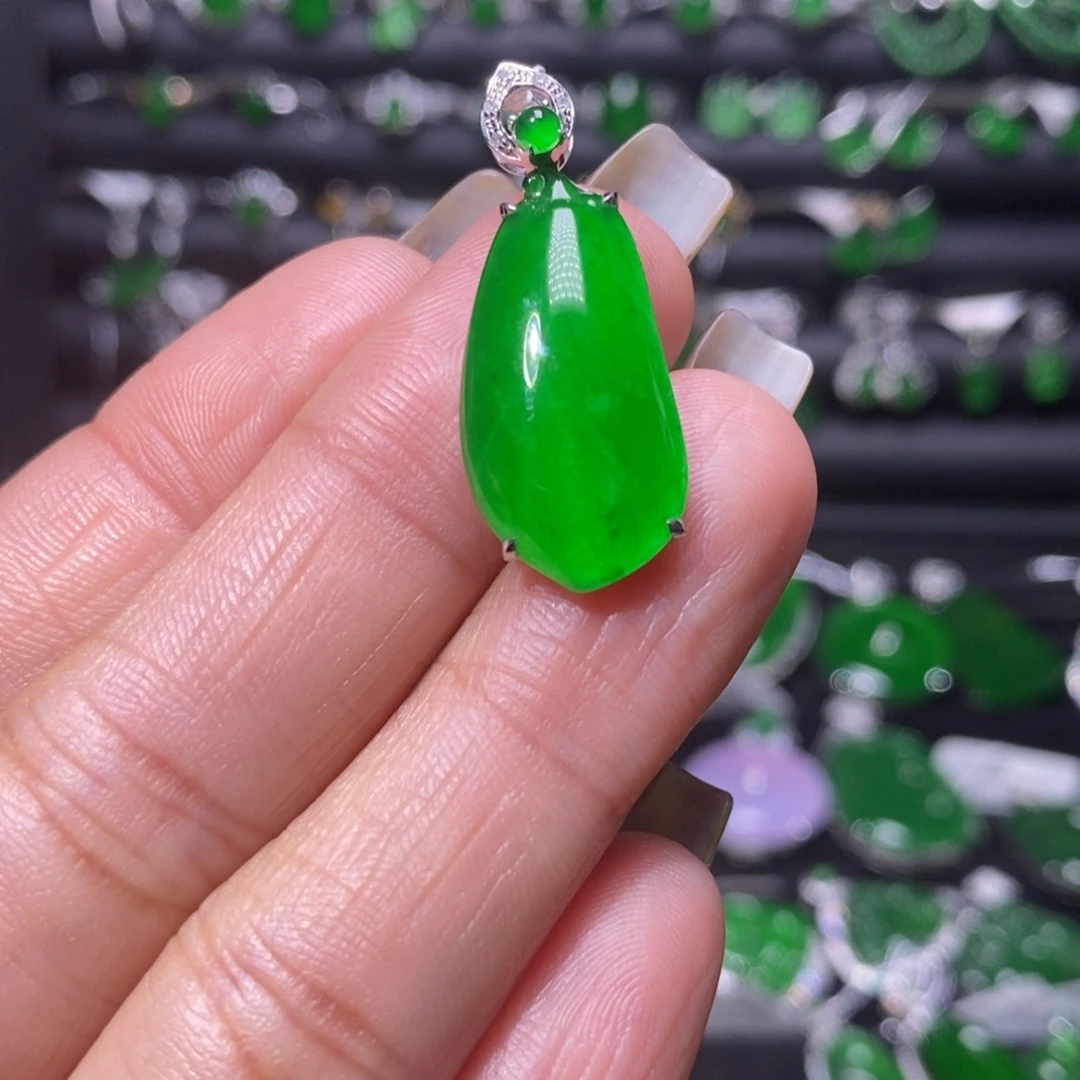 翡翠颈饰18K金镶嵌福瓜吊坠