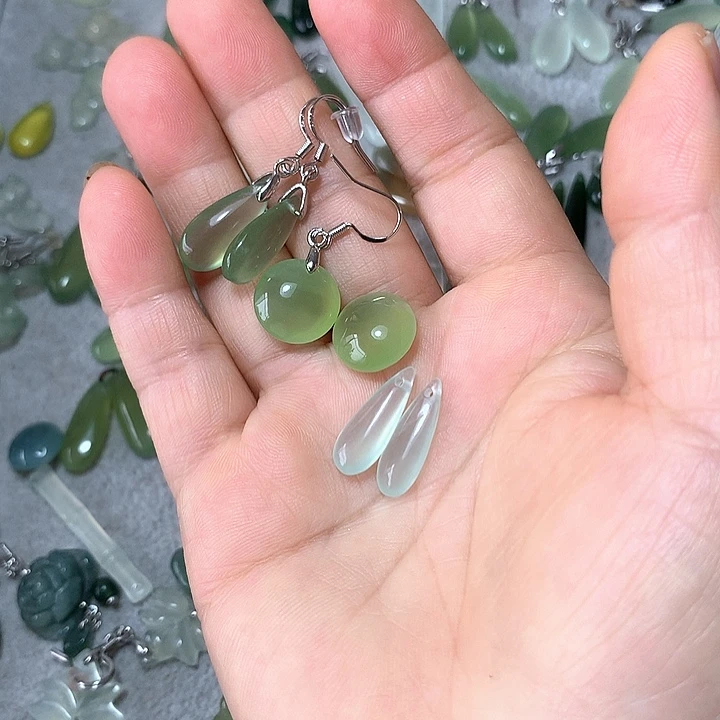 同***乐蛇纹石玉未镶嵌耳环