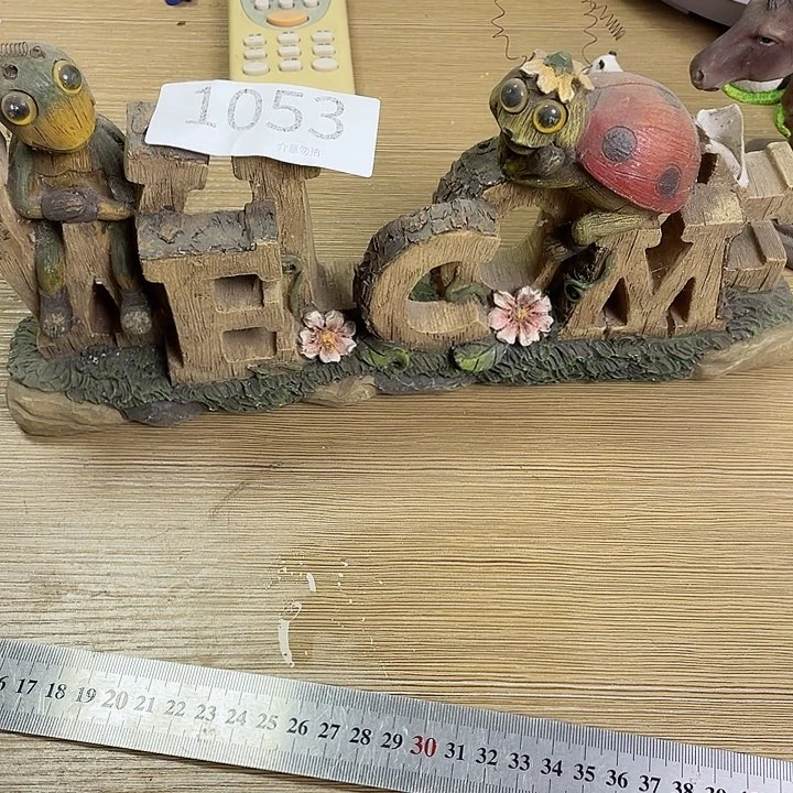 摆件是**吖孤品老货微瑕瓷