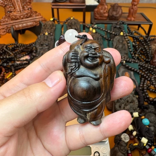 沉香木布袋弥勒-印尼精工天然复古雕刻手把件