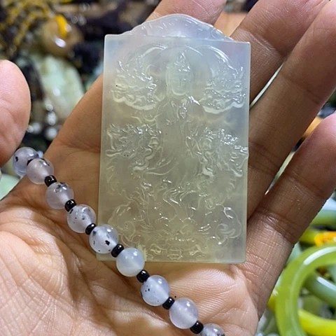 岫玉未镶嵌颈饰一个