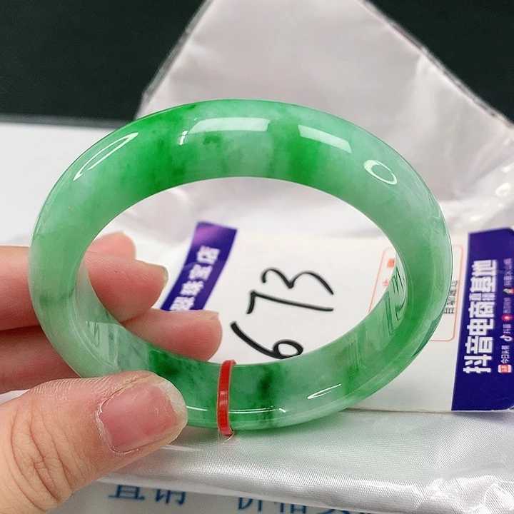 翡翠手镯未镶嵌翡翠