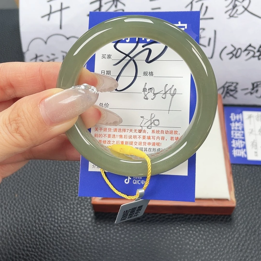和田玉未镶嵌手镯
