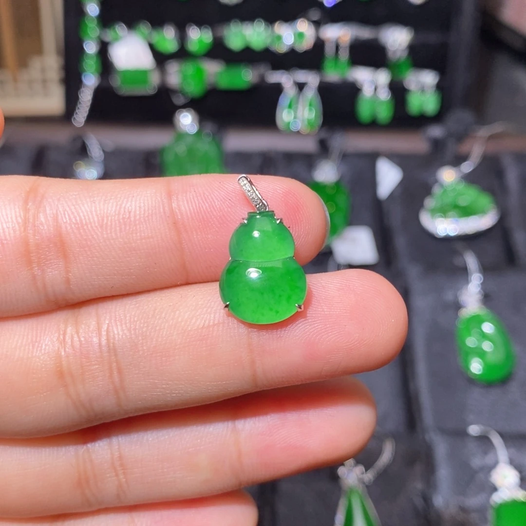 颈饰18K金镶嵌翡翠天然翡翠