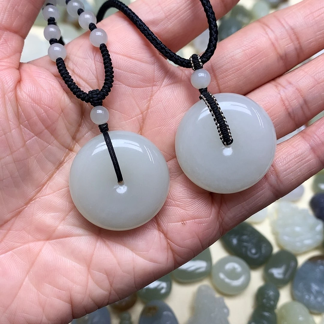 和田玉颈饰未镶嵌多样发一