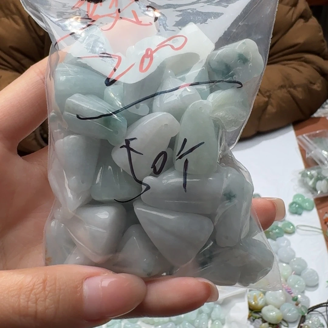 未镶嵌挂件翡翠梦**由