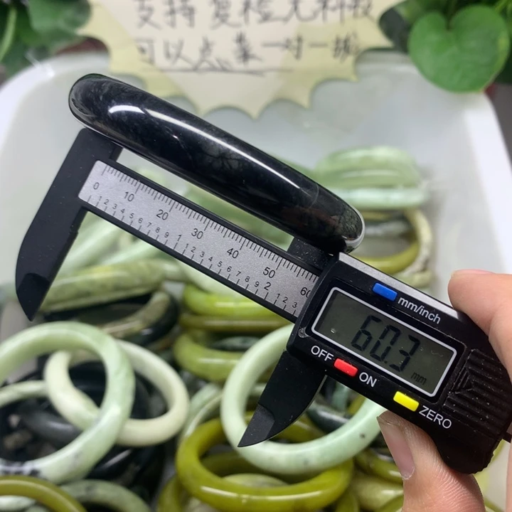 蛇纹石玉未镶嵌手镯63