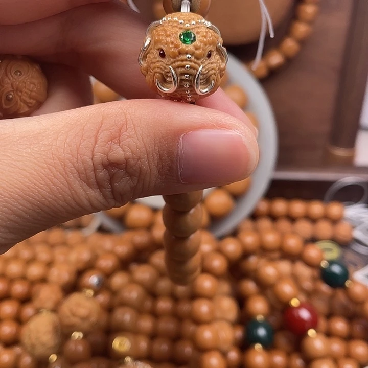 吊坠猴头核桃银制象神