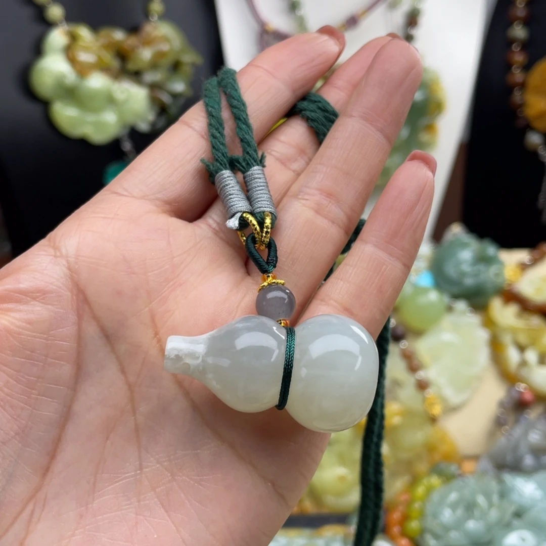 未镶嵌蛇纹石玉颈饰