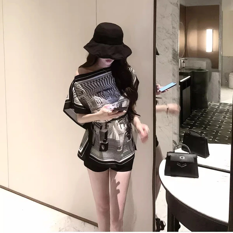 网红时尚老钱风印花斜肩蝙蝠袖设计感缎面衬衫中长款上衣女连衣裙