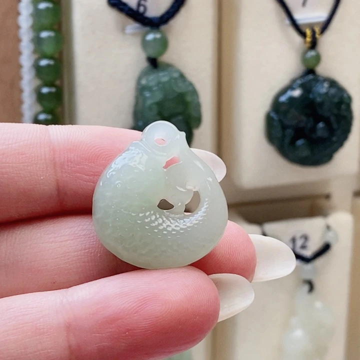 和田玉未镶嵌颈饰