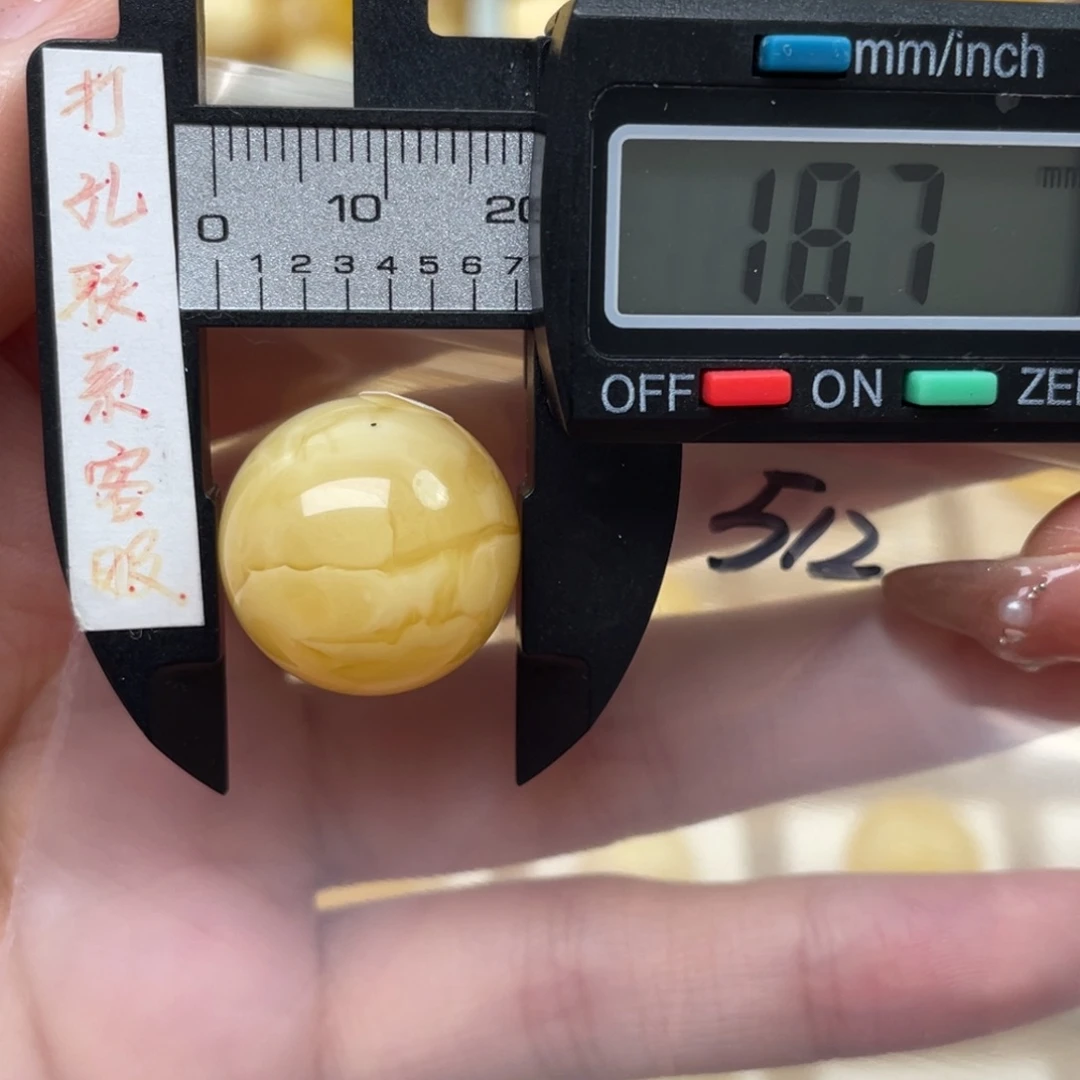 蜜蜡裸石未镶嵌小*?微瑕