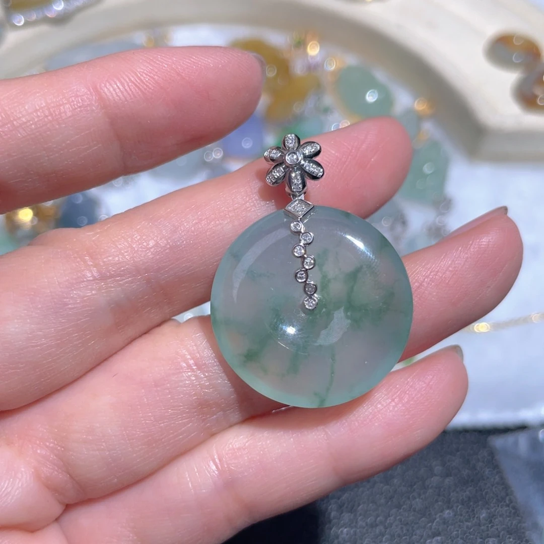 翡翠颈饰18K金镶嵌翡翠