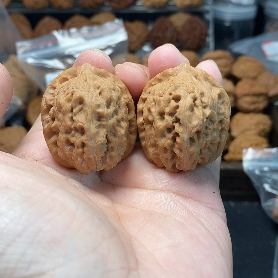 1文玩核桃火麒麟34-381