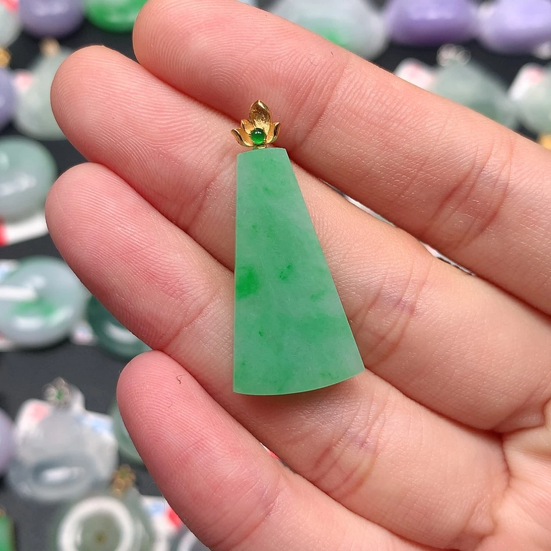 颈饰18K金镶嵌翡翠翡翠吊坠