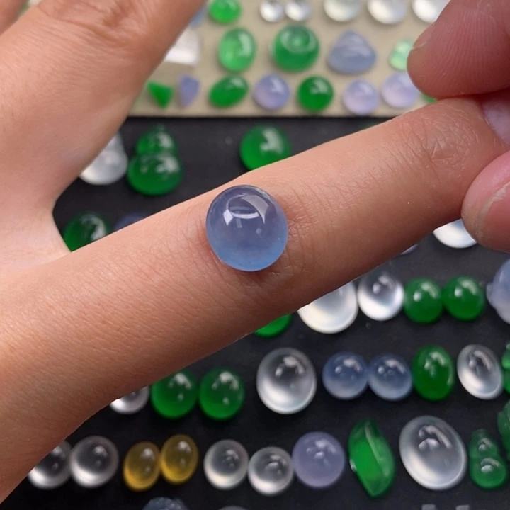 定制翡翠未镶嵌花****。翡翠