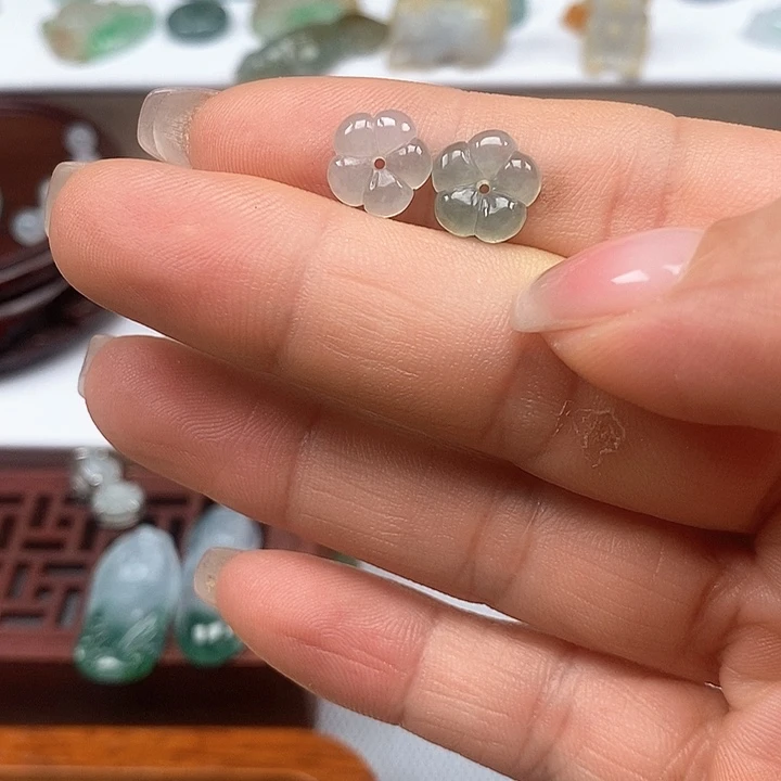 翡翠颈饰未镶嵌两个80