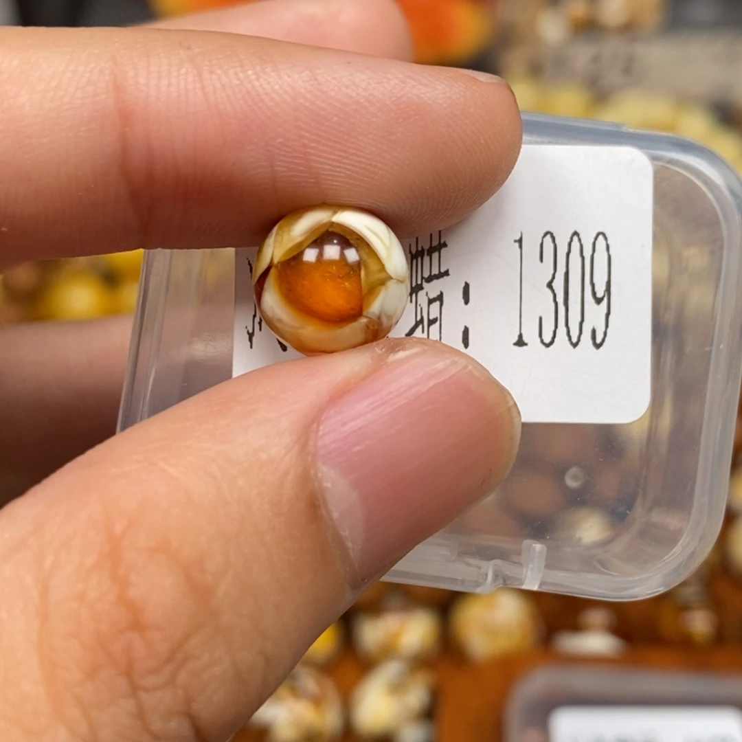 蜜蜡未镶嵌珠宝奇石1309