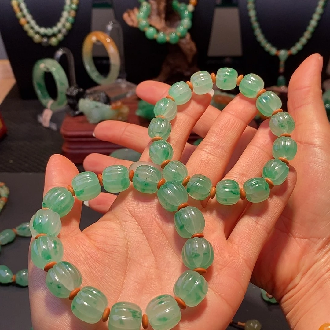 神***K石英质玉（非洲翠）未镶嵌串