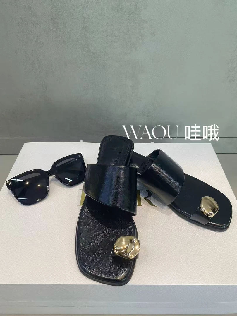 【WAOU】小众设计金属扣夹趾凉拖Q6-301