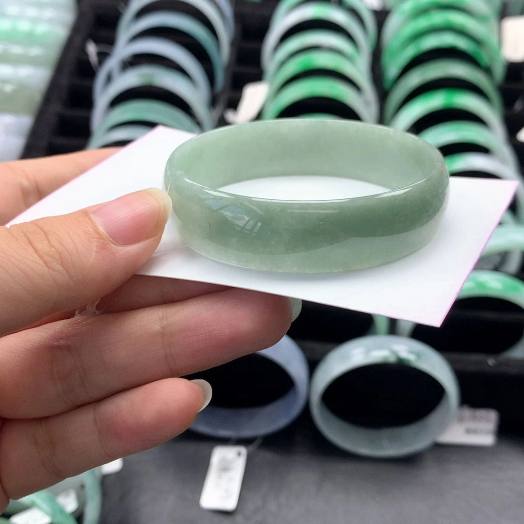 翡翠手镯未镶嵌公主