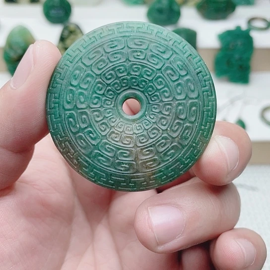 独山玉未镶嵌挂件