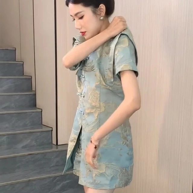 2025年夏季网红新款时尚套装女新中式国风缎面提花显瘦上衣+短裤