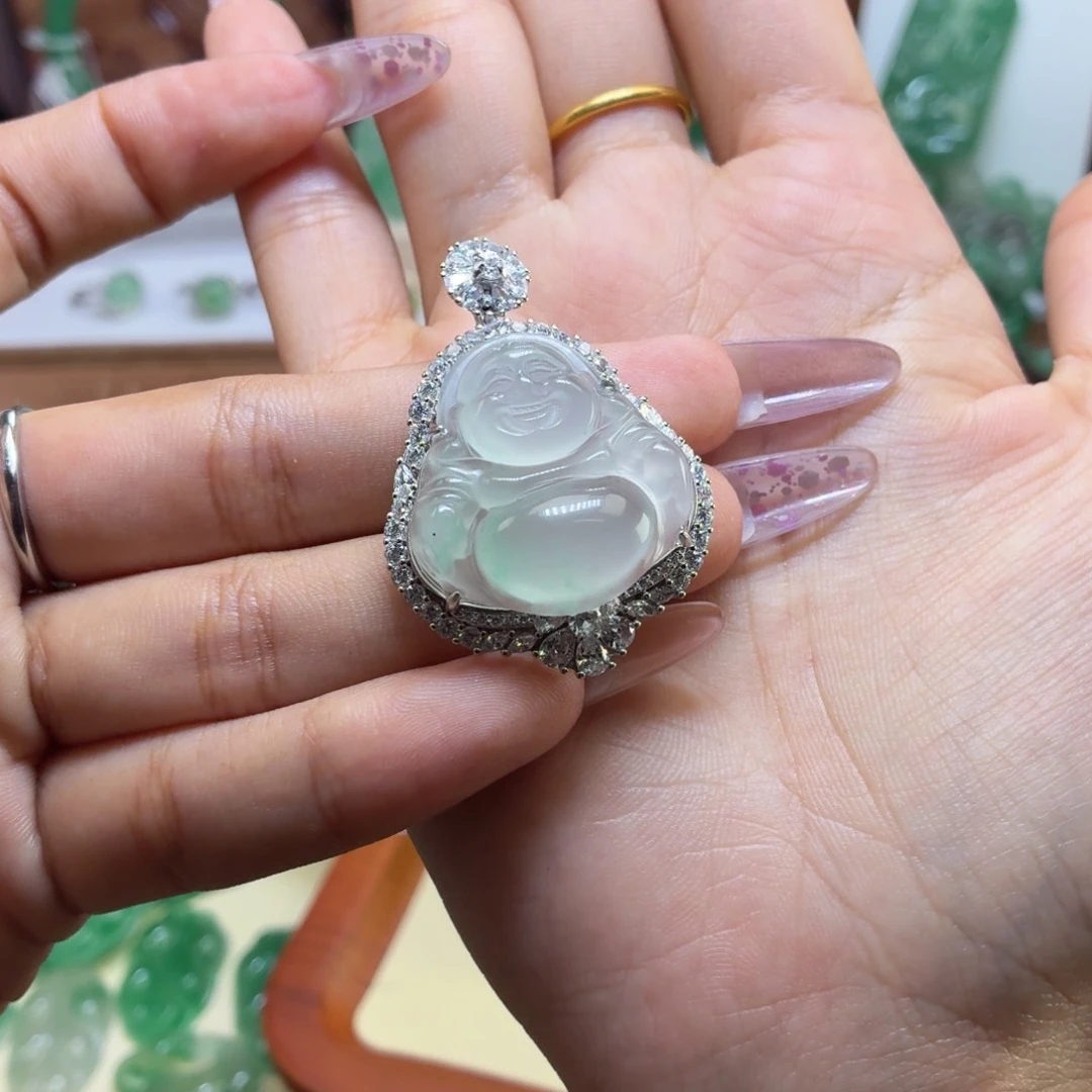 石英质玉（非洲翠）未镶嵌颈饰晓佛公