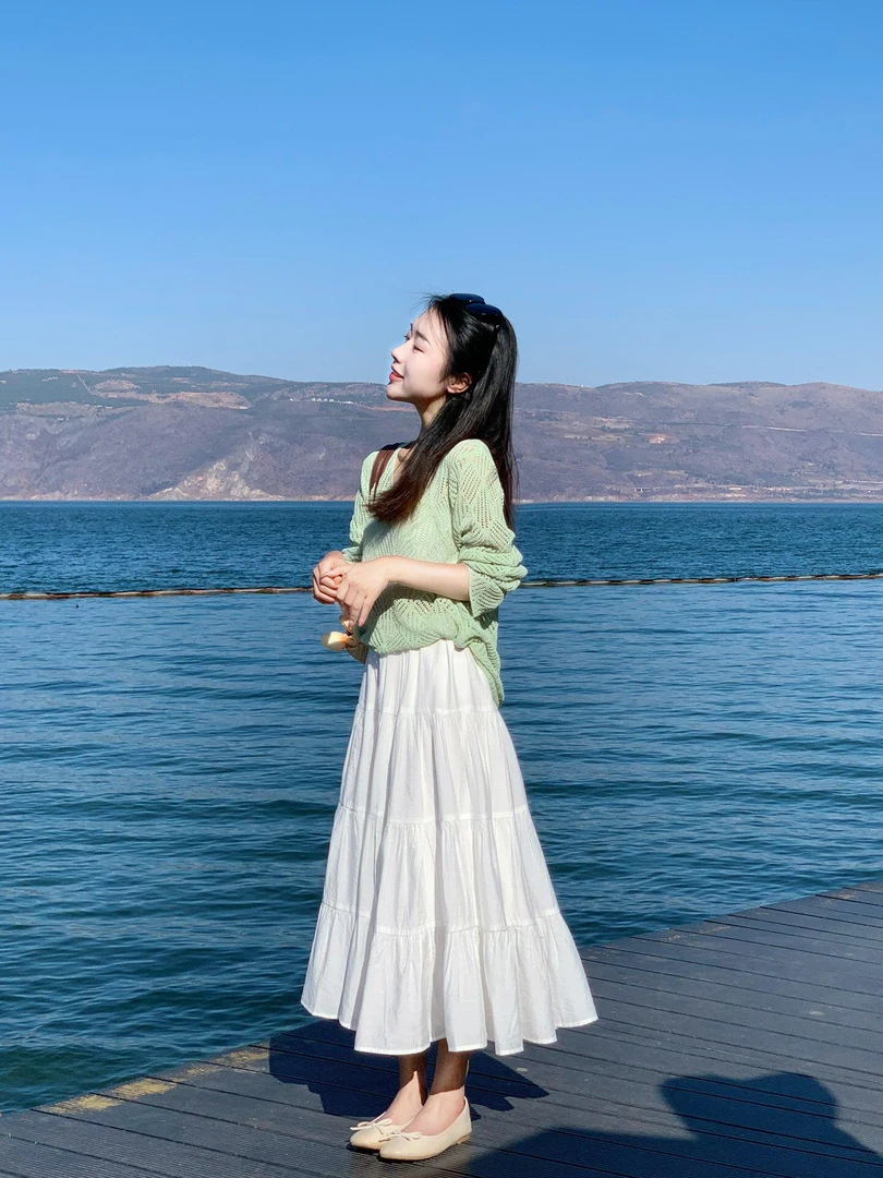 2025春夏新款盐系韩剧女主穿搭镂空针织上衣女百搭半身裙两件套潮