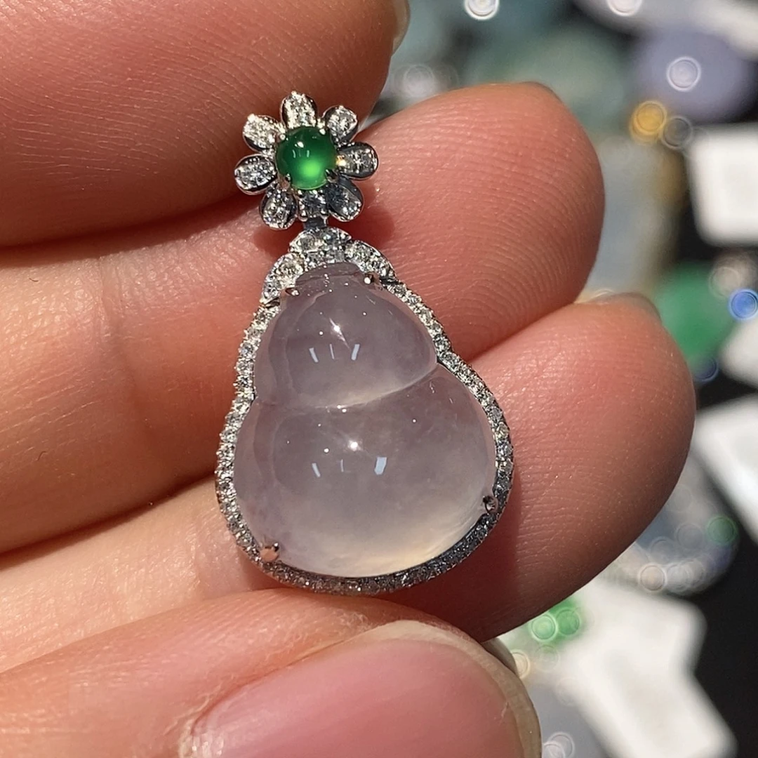 翡翠18K金镶嵌颈饰葫芦