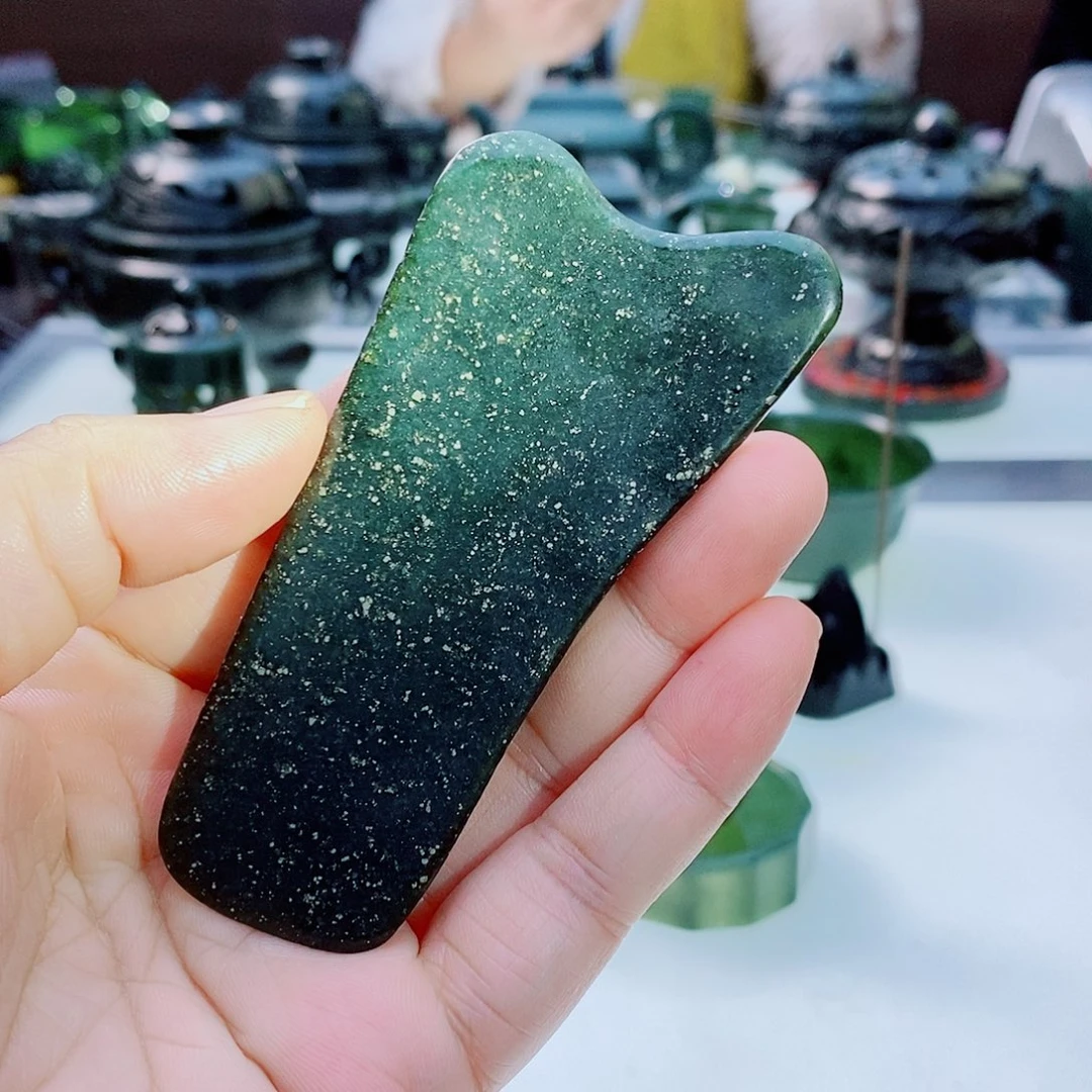 未镶嵌和田玉（青玉）摆件