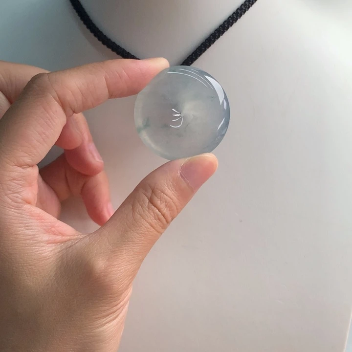 翡翠未镶嵌颈饰……