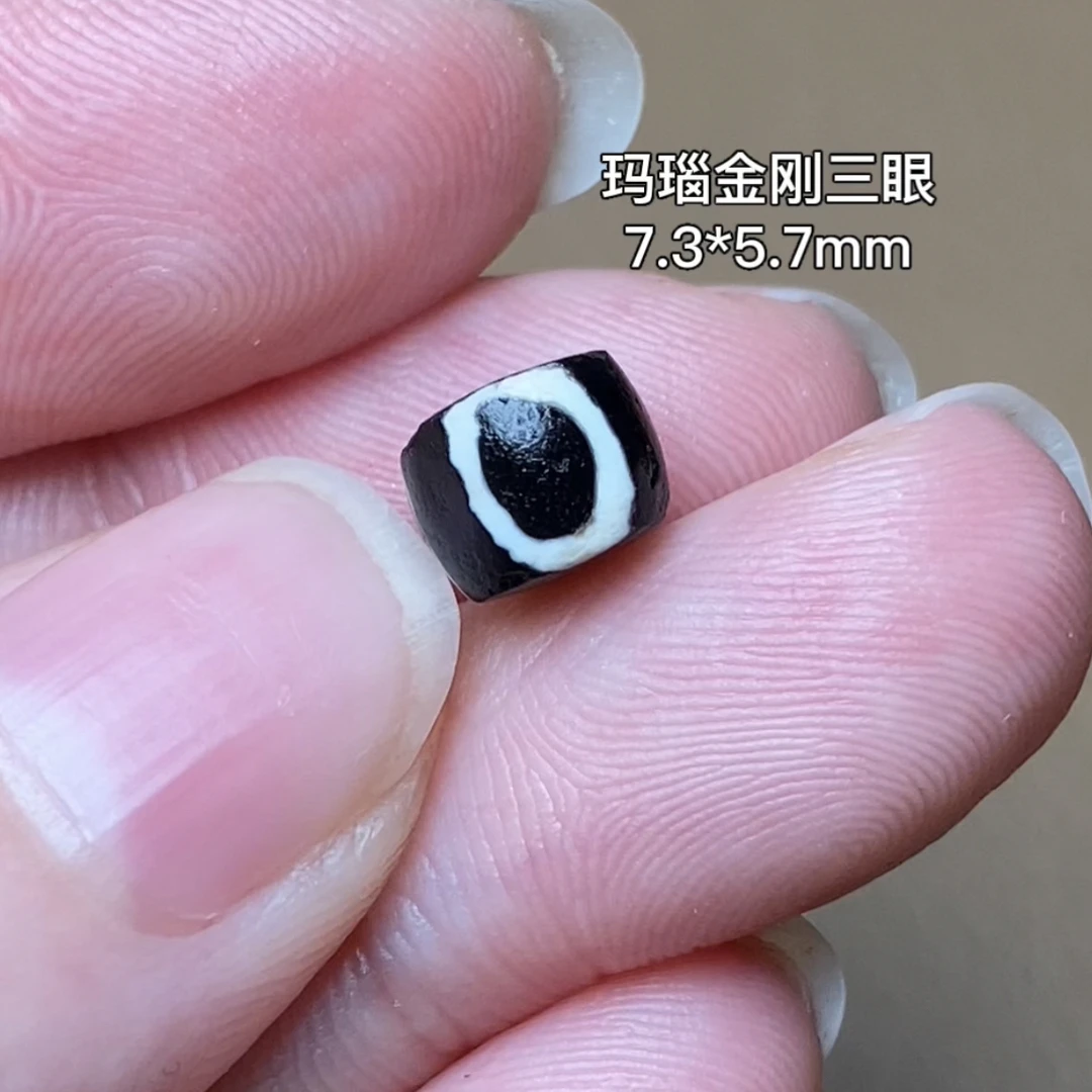 玛瑙金刚三眼 千年古珠 有细节视频找客服