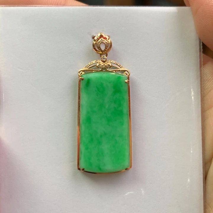 翡翠18K金镶嵌颈饰翡翠吊坠