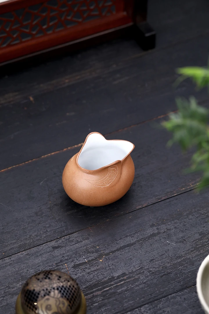 鸳鸯款紫砂公道杯