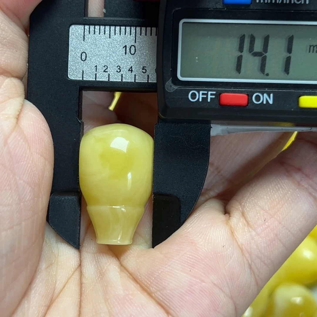 裸石琥珀未镶嵌三通