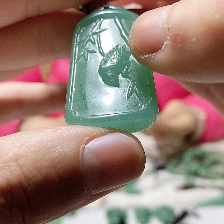 密玉（石英质玉）颈饰未镶嵌