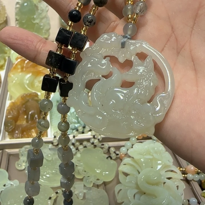 蛇纹石玉吊坠未镶嵌