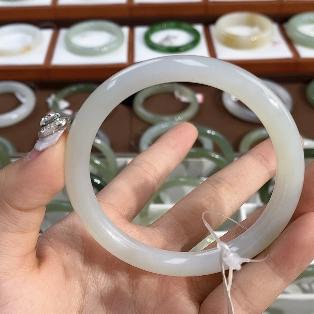 和田玉手镯未镶嵌婷