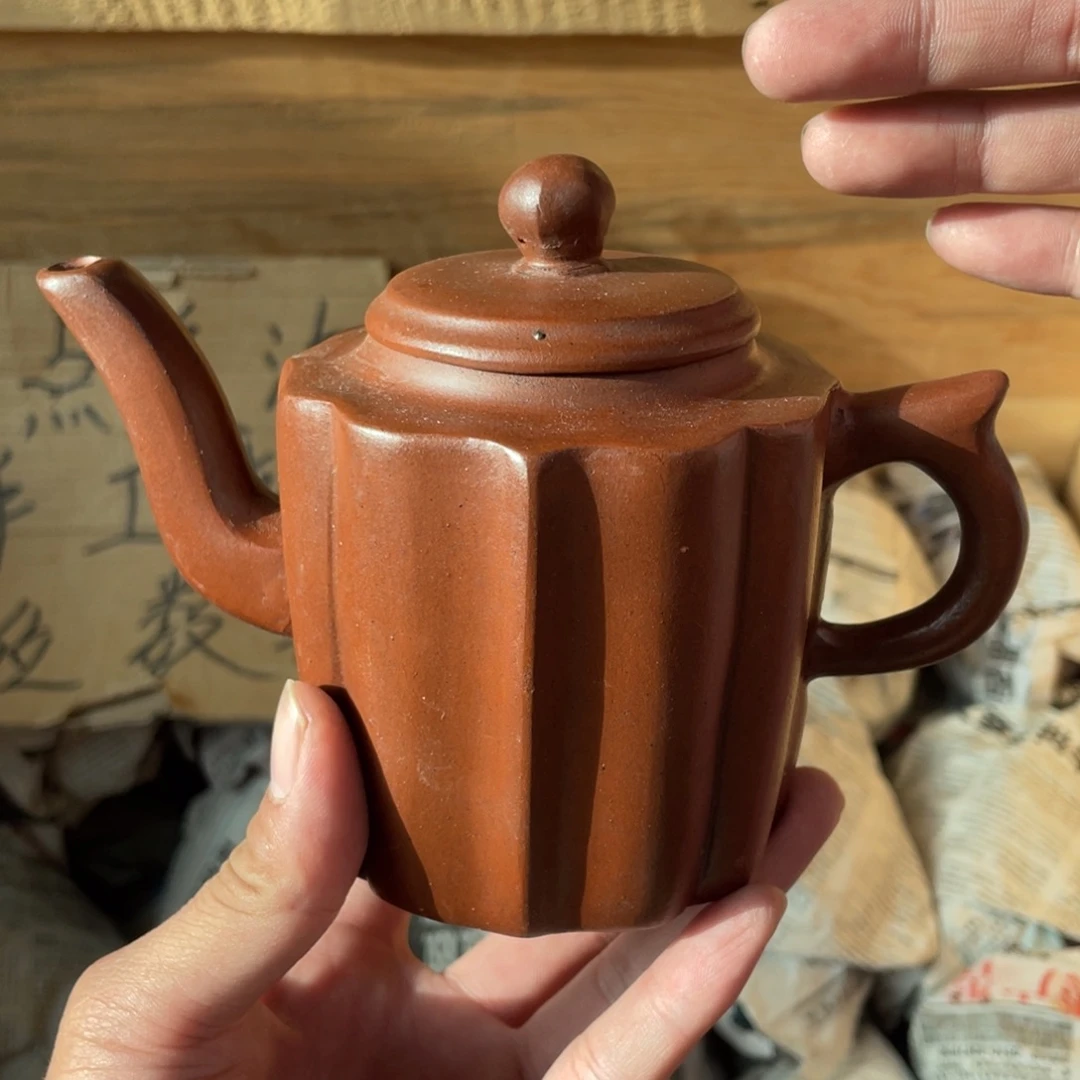 紫砂茶壶老厂紫砂壶一件。