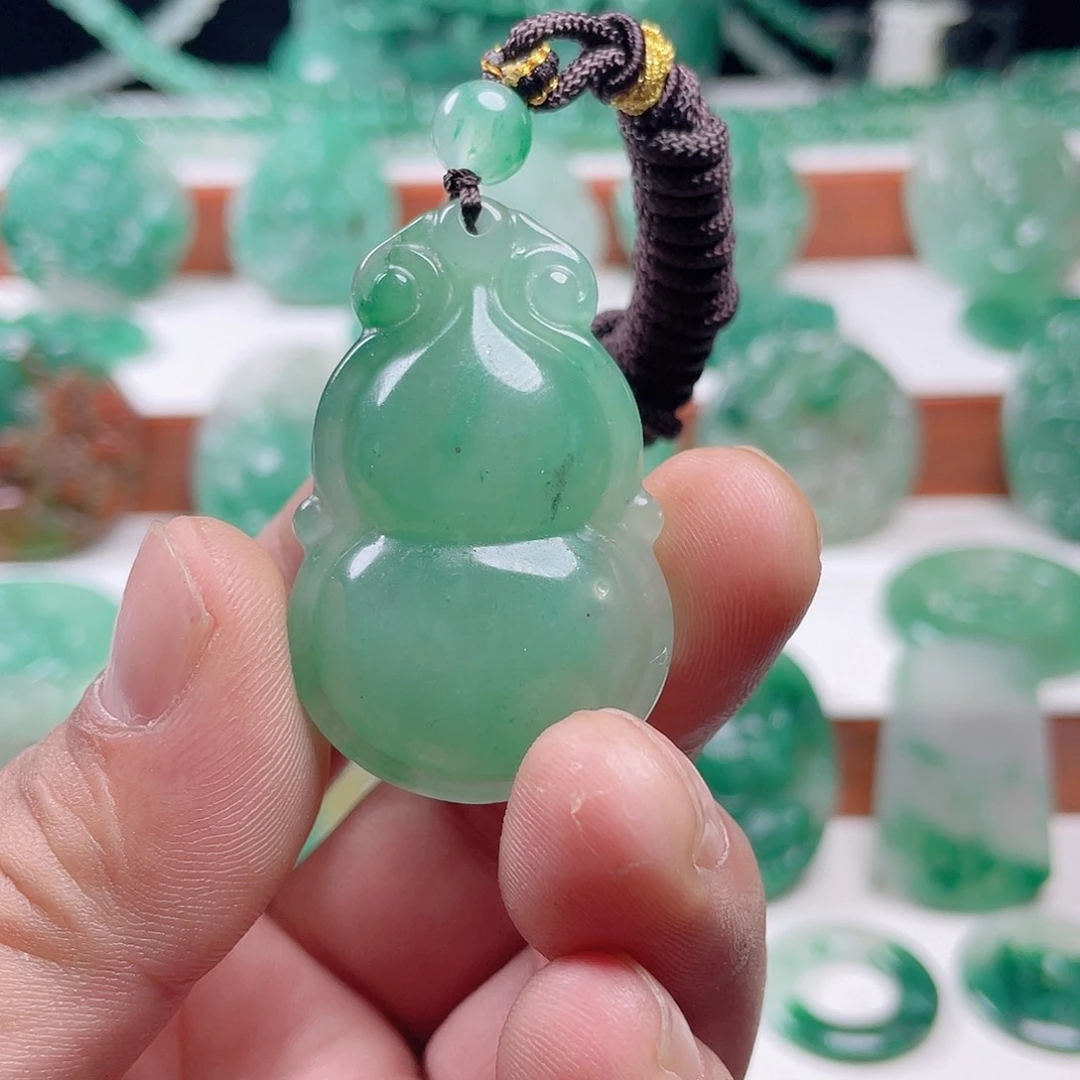 颈饰未镶嵌石英质玉