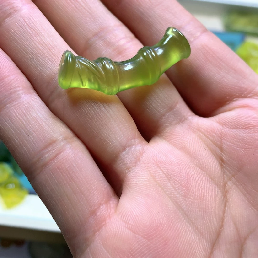 岫玉颈饰未镶嵌竹节