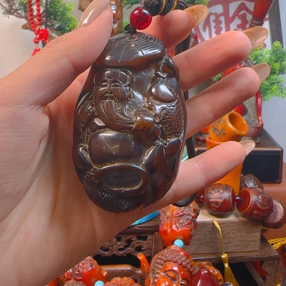 琥珀裸石未镶嵌把件