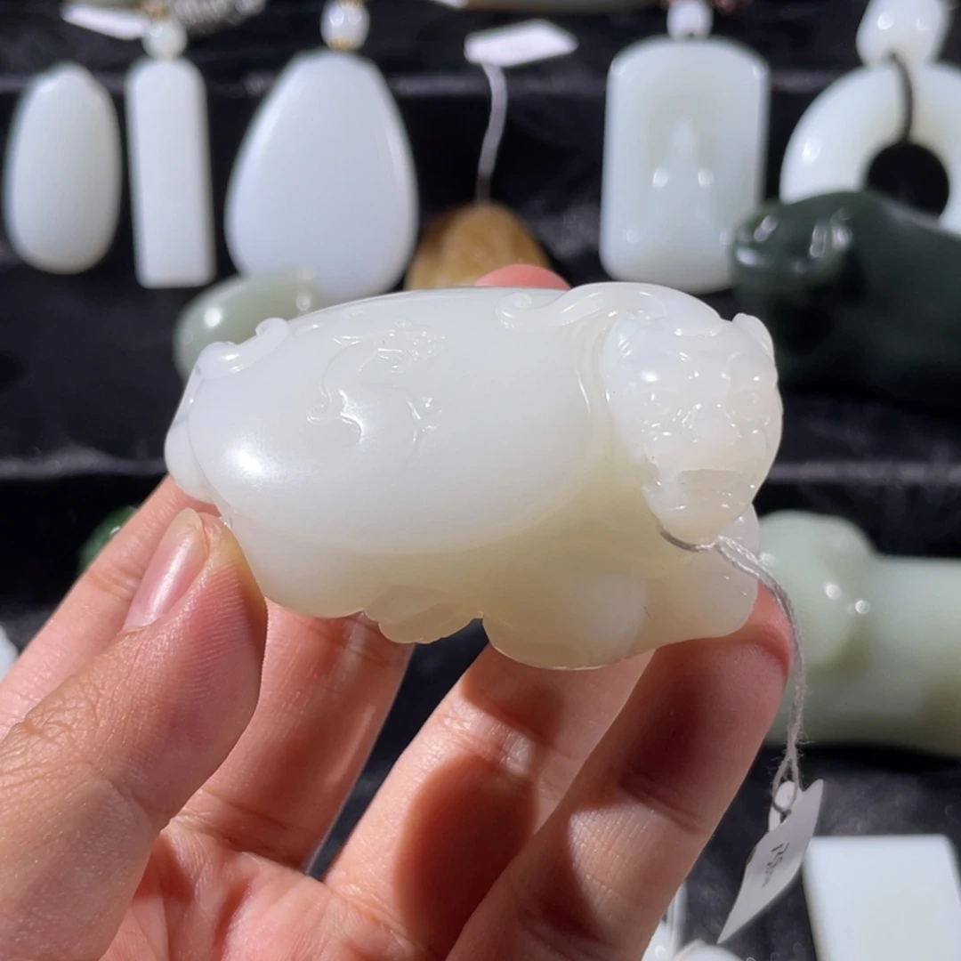 和田玉未镶嵌颈饰