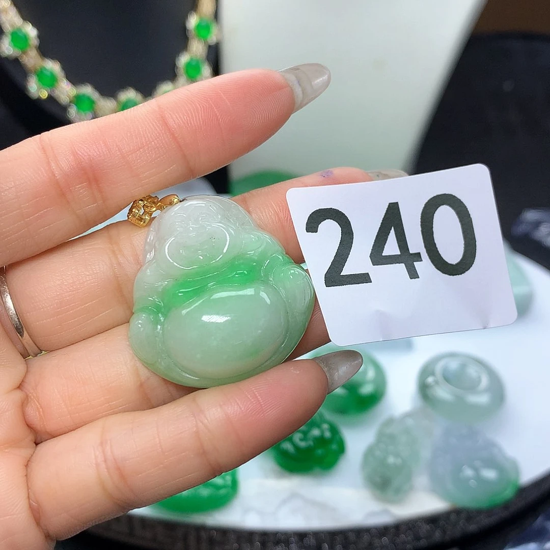 翡翠吊坠(赠链)未镶嵌